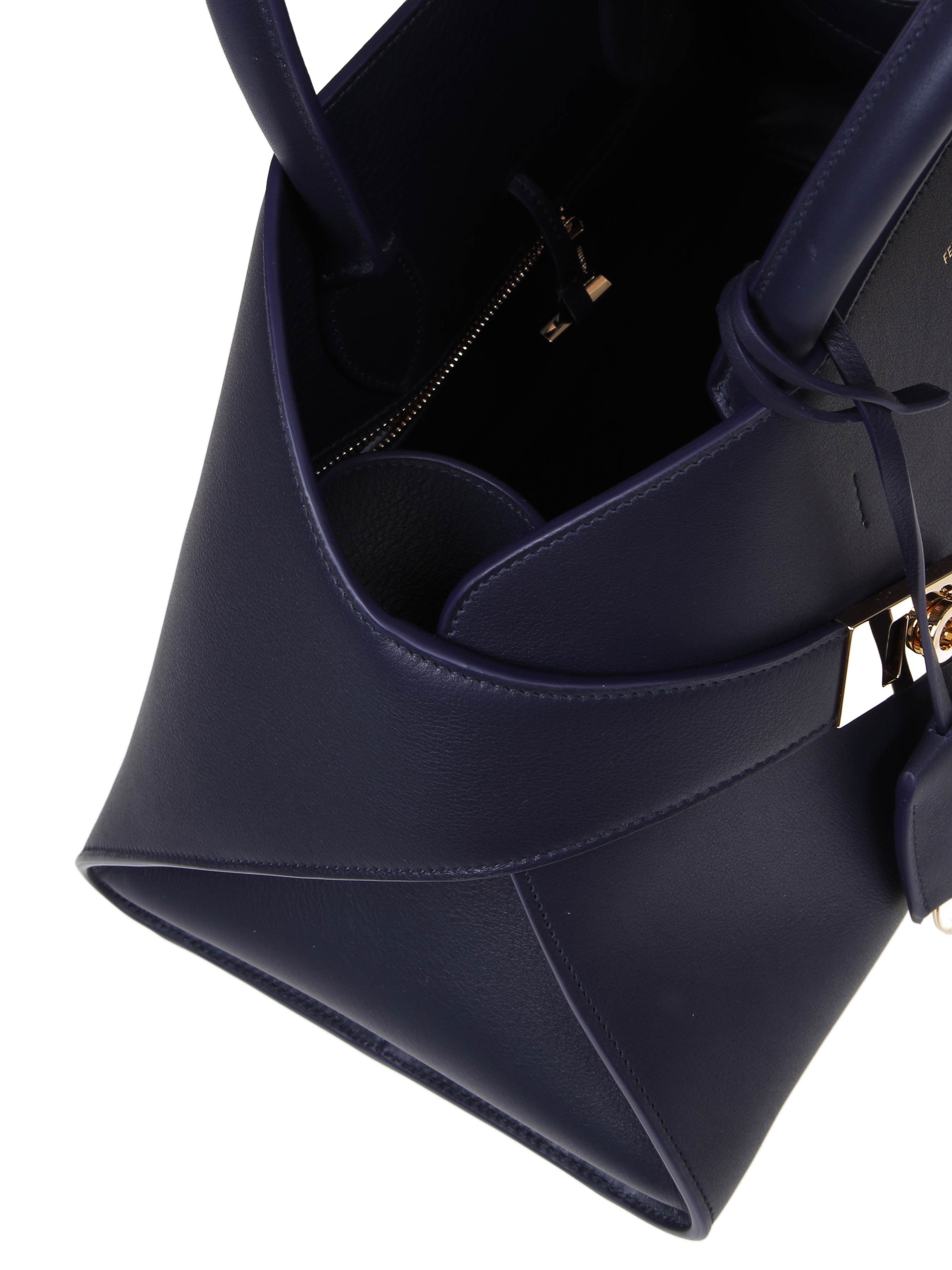 FERRAGAMO HUG TH M HANDBAG IN BLUE LEATHER