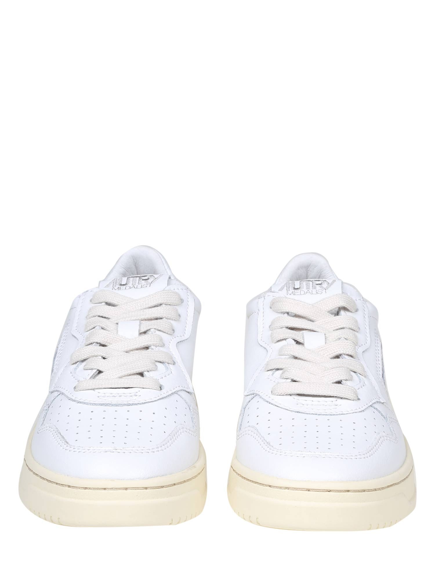 AUTRY LOW MEDALIST SNEAKERS IN WHITE LEATHER WITH SIDE LOGO