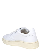 AUTRY LOW MEDALIST SNEAKERS IN WHITE LEATHER WITH SIDE LOGO