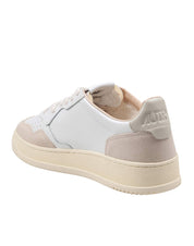 AUTRY MEDALIST LOW LEATHER AND SUEDE SNEAKERS IN WHITE AND BEIGE