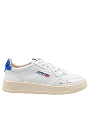 AUTRY MEDALIST LOW LEATHER SNEAKERS IN WHITE AND BLUE