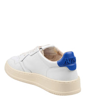 AUTRY MEDALIST LOW LEATHER SNEAKERS IN WHITE AND BLUE