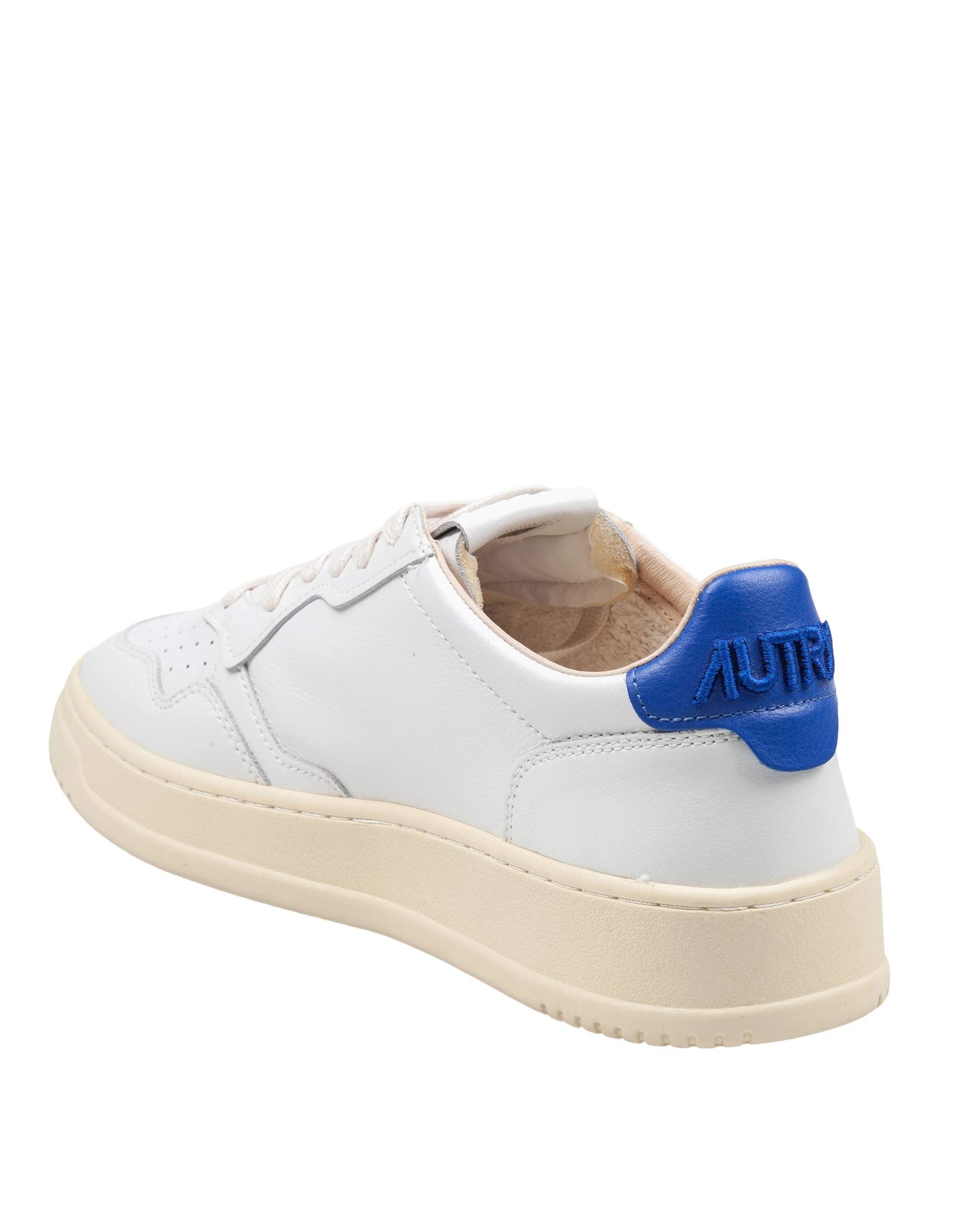 AUTRY MEDALIST LOW LEATHER SNEAKERS IN WHITE AND BLUE