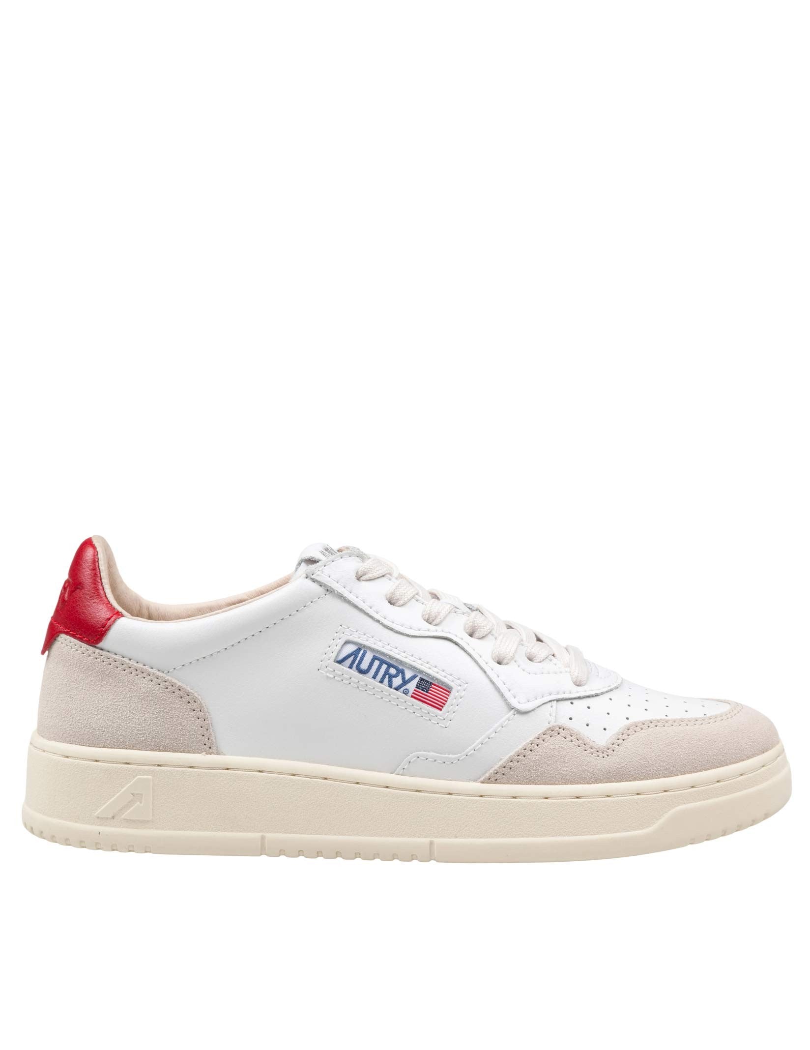 AUTRY MEDALIST LOW LEATHER SNEAKERS IN WHITE AND RED