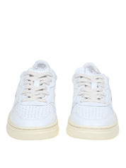 AUTRY MEDALIST LOW LEATHER SNEAKERS IN WHITE AND SILVER