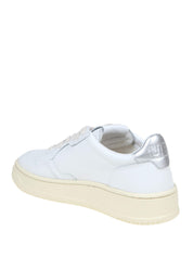 AUTRY MEDALIST LOW LEATHER SNEAKERS IN WHITE AND SILVER