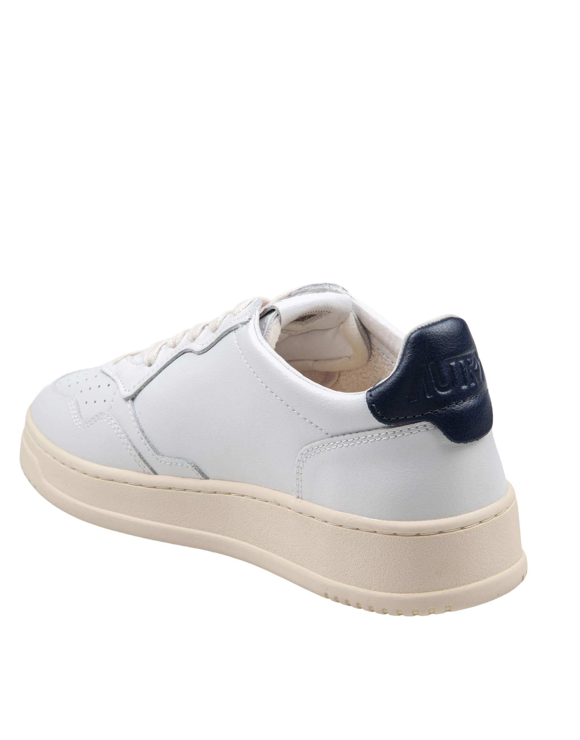 AUTRY MEDALIST LOW LEATHER SNEAKERS IN BLUE