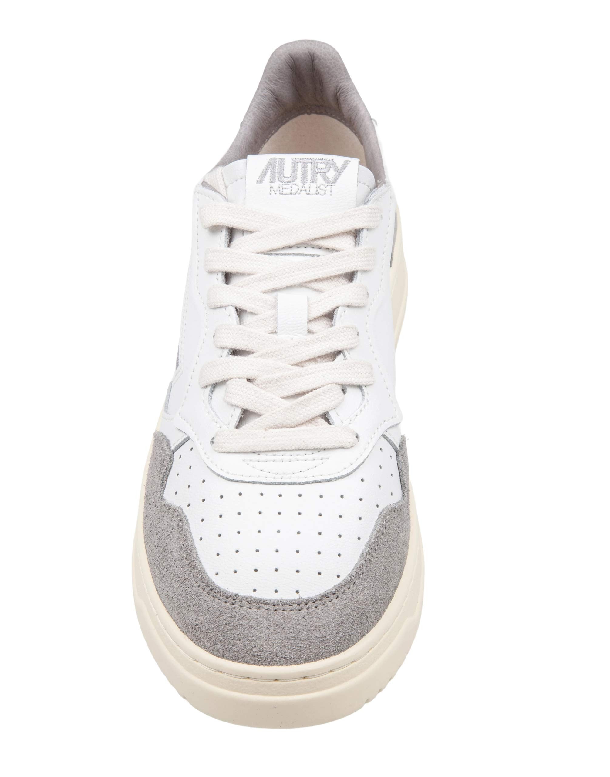 AUTRY MEDALIST LOW LEATHER AND SUEDE SNEAKERS, WHITE AND GRAY