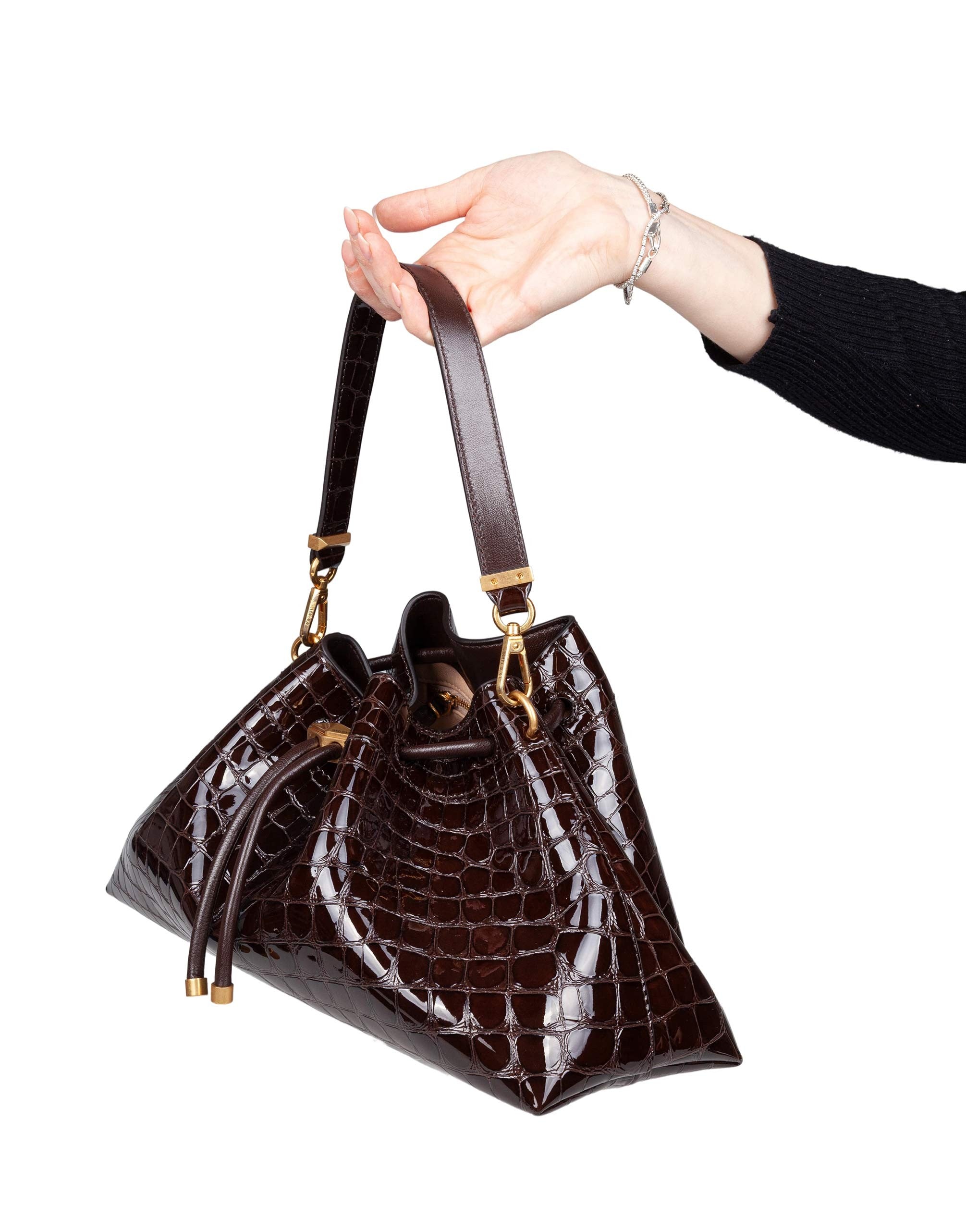 JIMMY CHOO BORSA A SPALLA CINCH M BCKT IN PELLE MARRONE EFFETTO COCCODRILLO