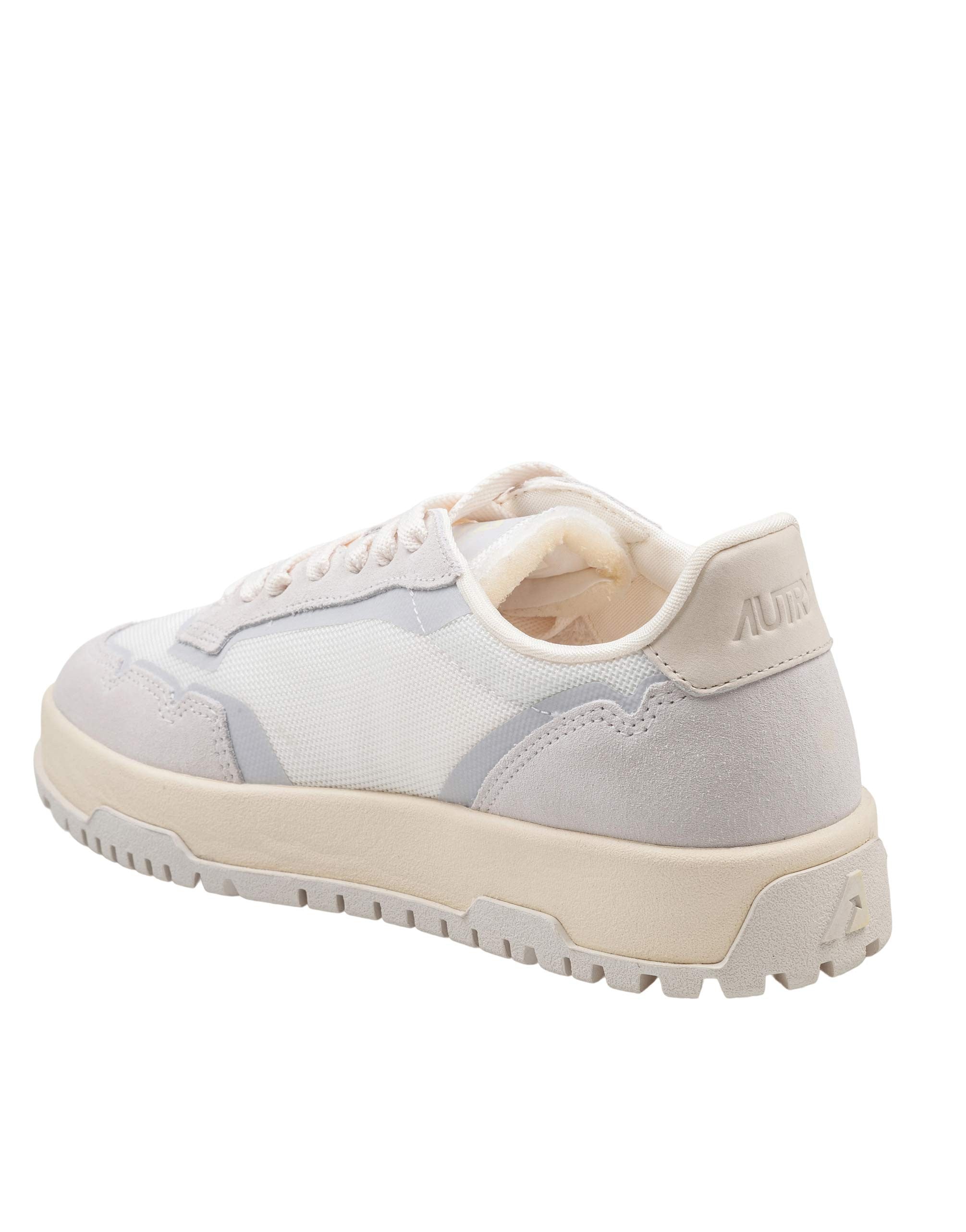 AUTRY SNEAKERS WILDPACE LOW IN MESH E CAMOSCIO COLORE BIANCO