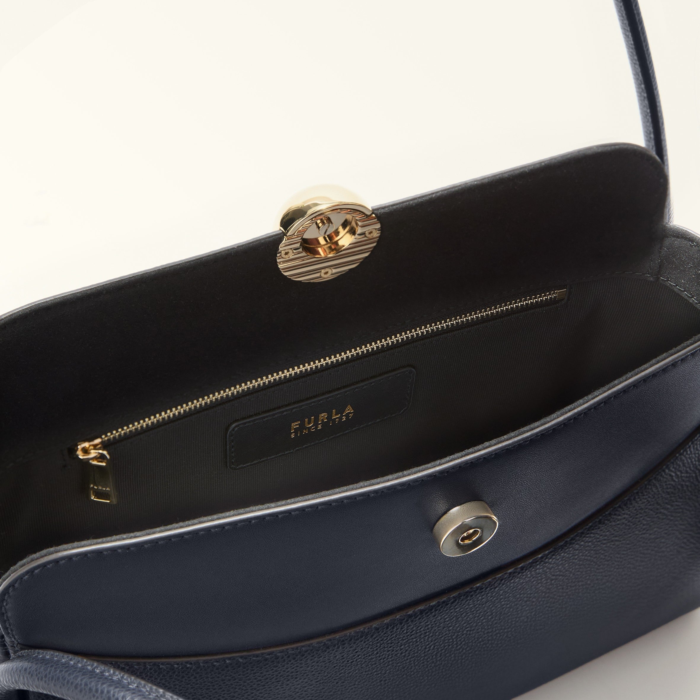 FURLA BORSA A SPALLA NICOLE M BOSTON IN PELLE COLORE BLU