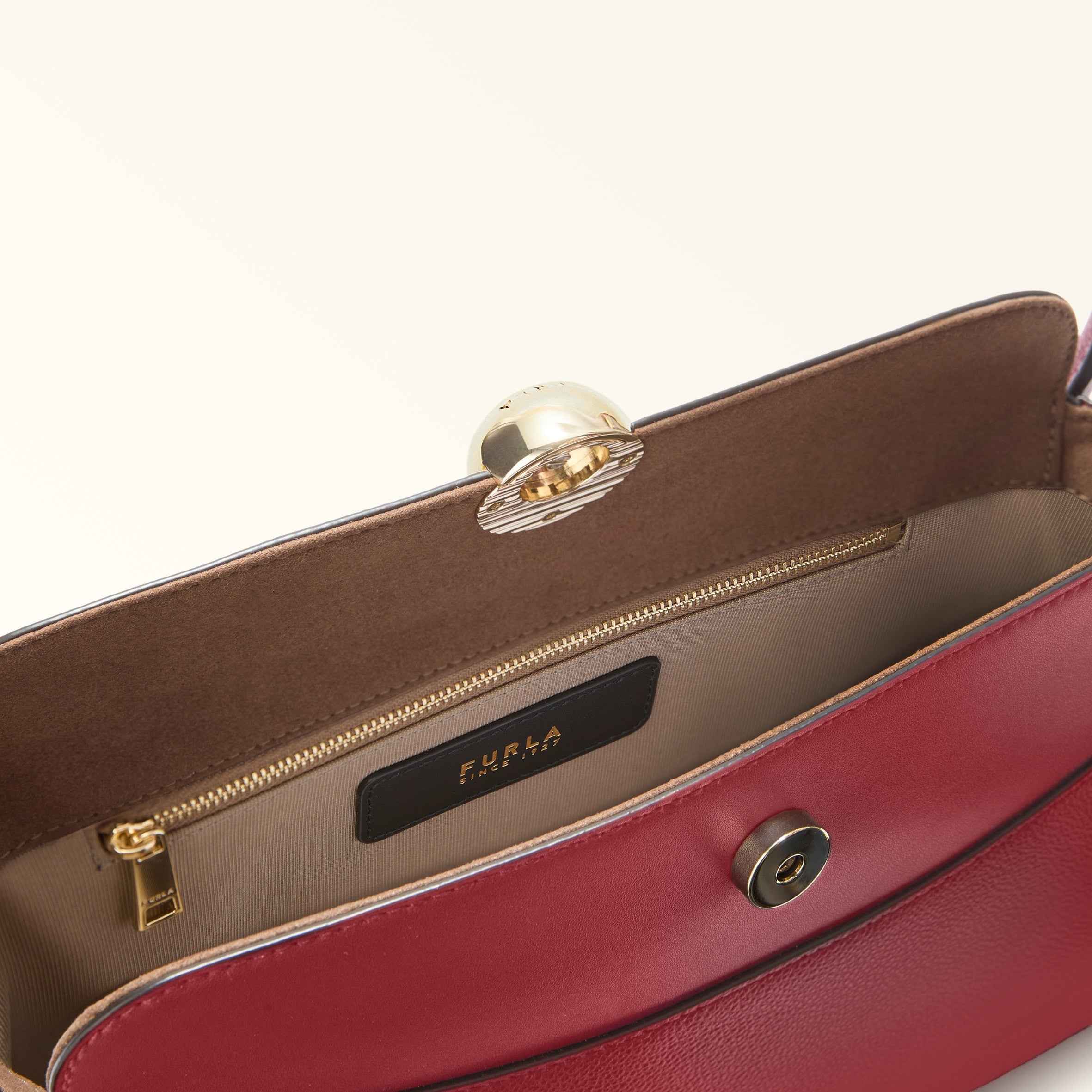 FURLA BORSA A SPALLA NICOLE M BOSTON IN PELLE COLORE CILIEGIA