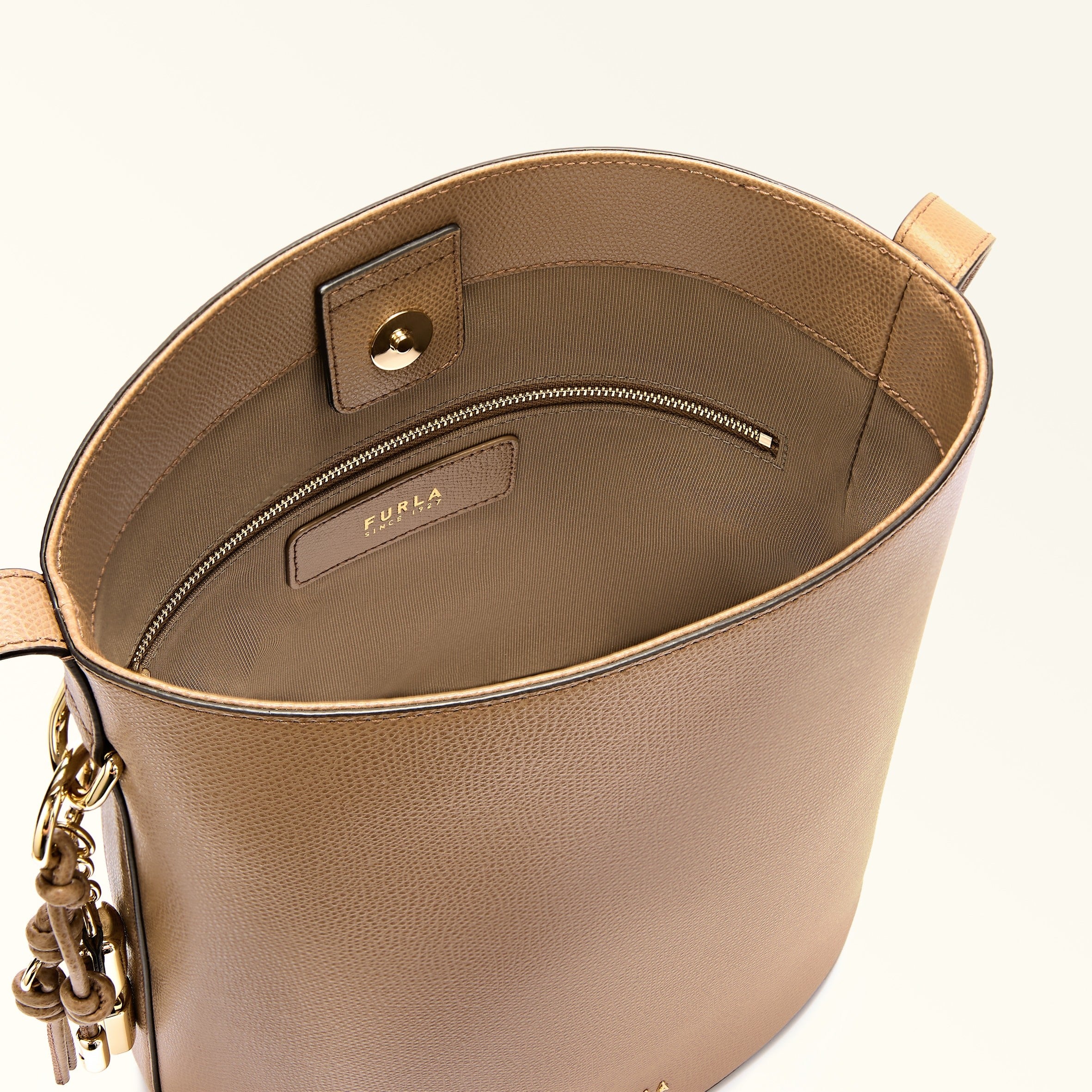 FURLA ROXIE S LEATHER BUCKET BAG, TOFFE COLOR
