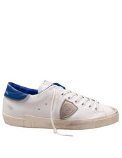 PHILIPPE MODEL PRSX LOW MEN'S SNEAKERS IN WHITE AND BLUE LEATHER WITH FABRIC-EFFECT PRINT