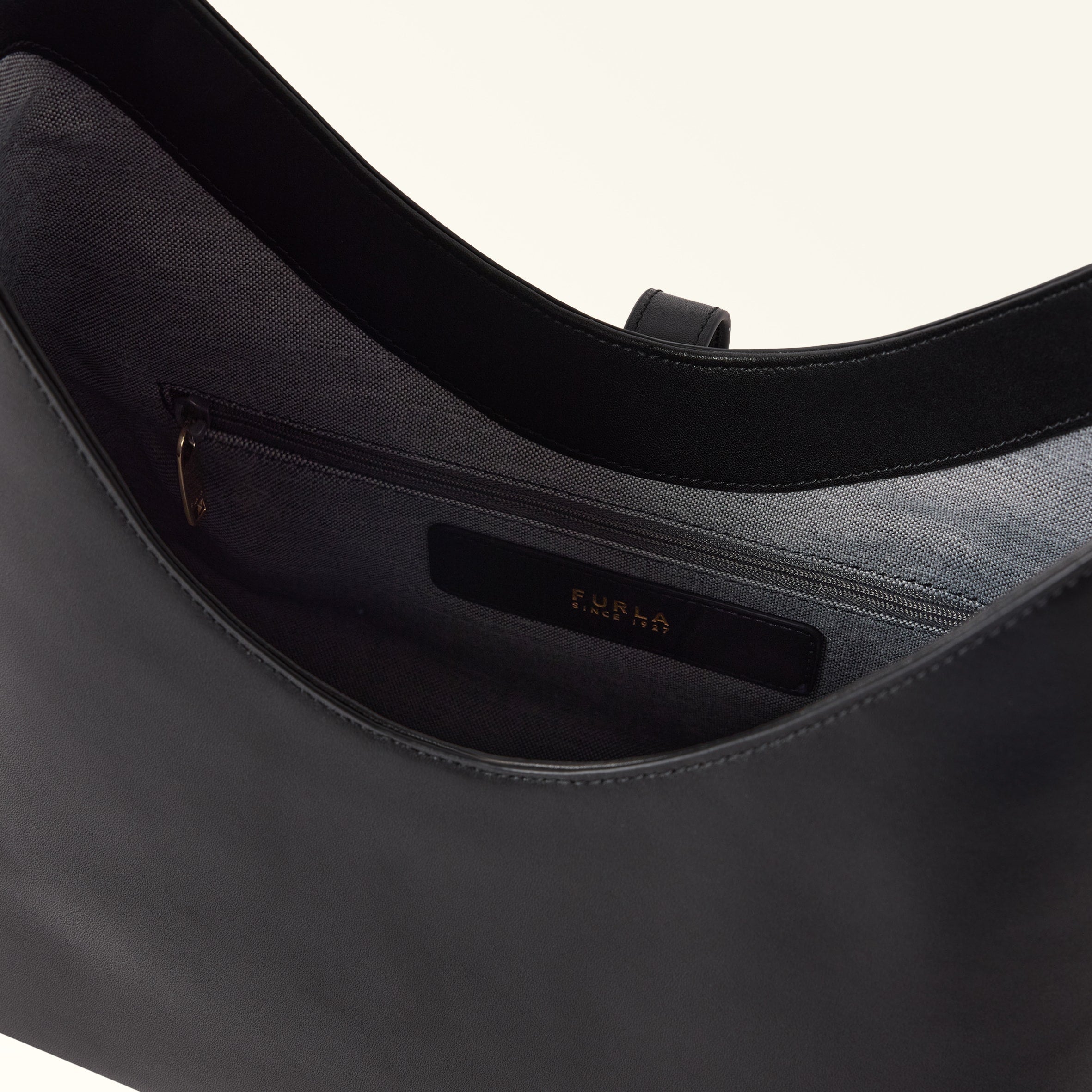 FURLA GOCCIA M HOBO IN LEATHER BLACK