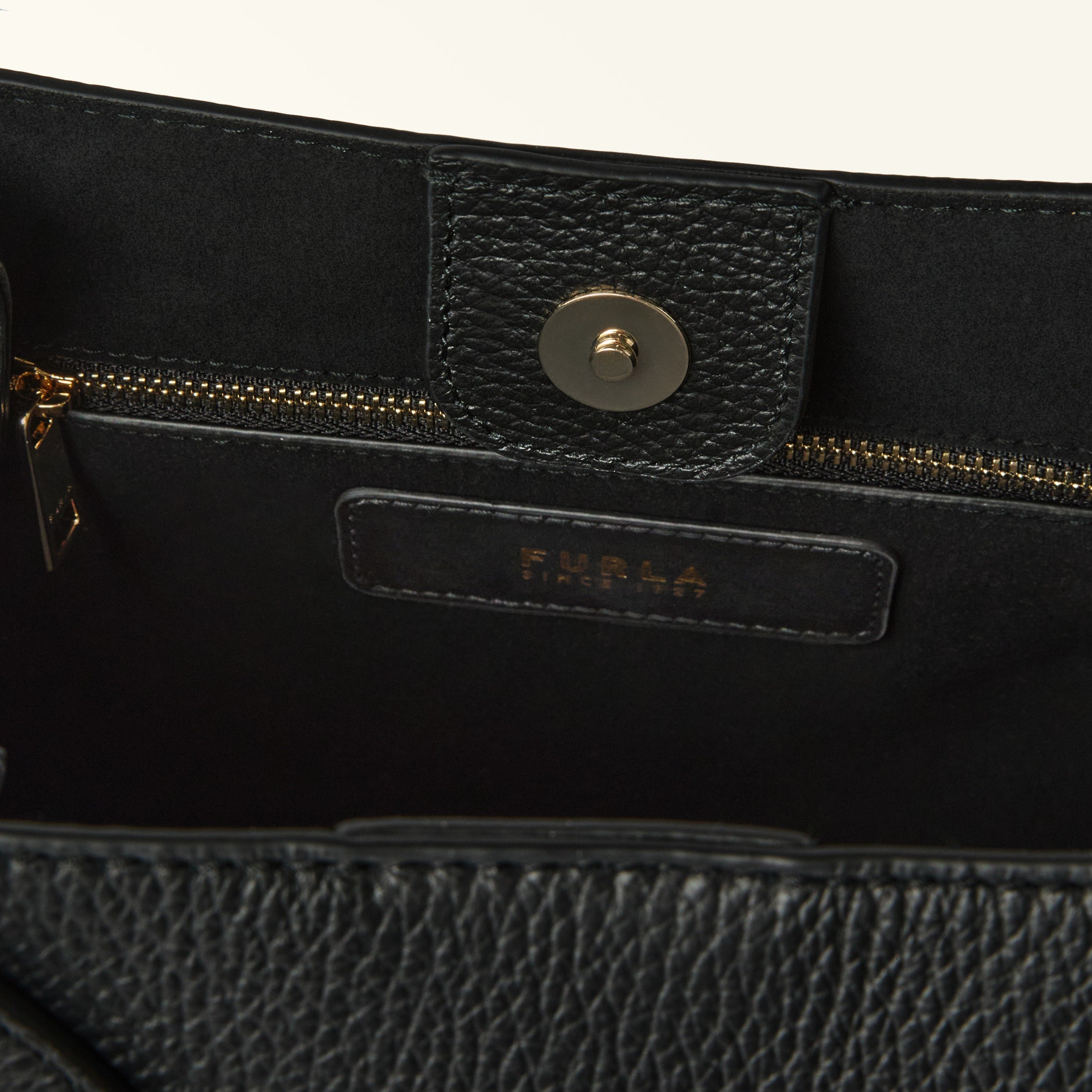 FURLA BORSA TOTE M NUVOLA IN PELLE COLORE NERO