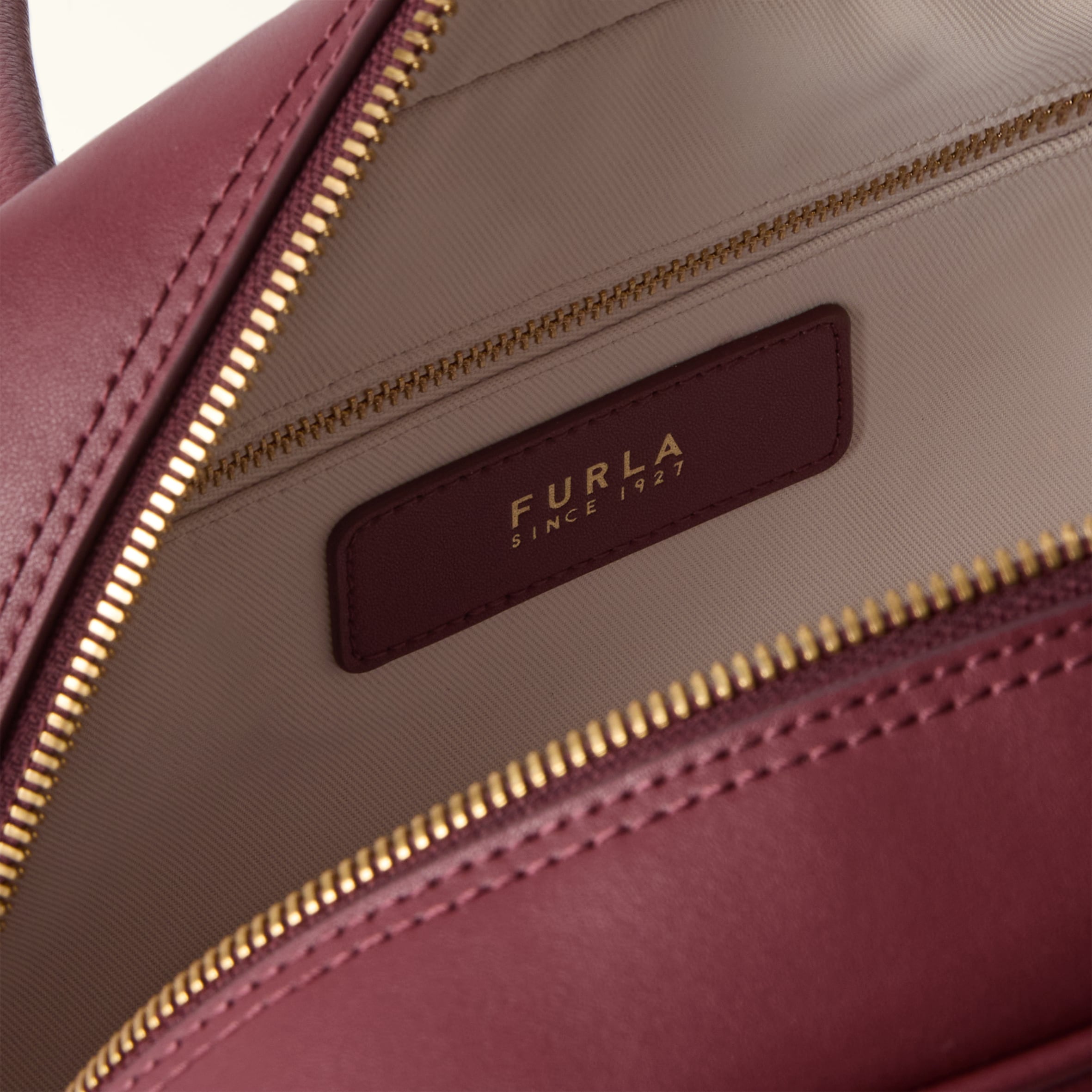 FURLA POPPY M LEATHER SHOULDER BAG